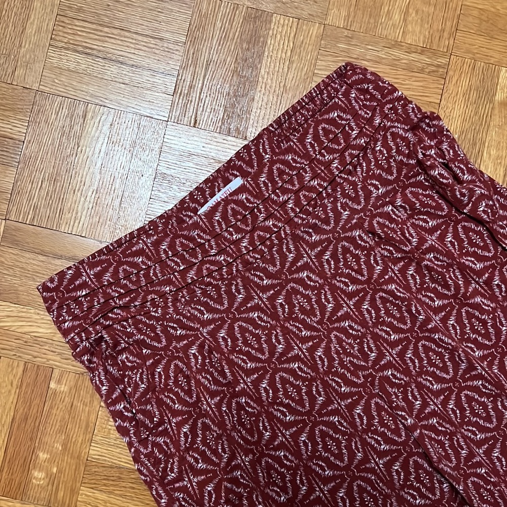 Patterned capris